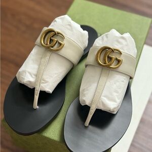 Gucci Women's Black and Cream Sandals